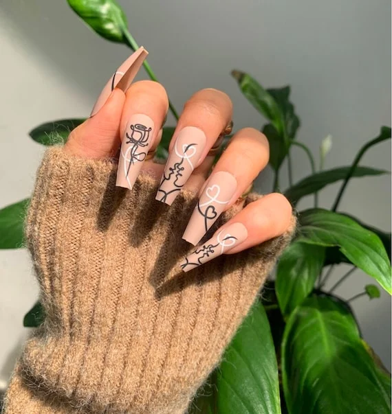 Coffin Nails: Bold and Beautiful Designs for a Stylish Manicure - 3