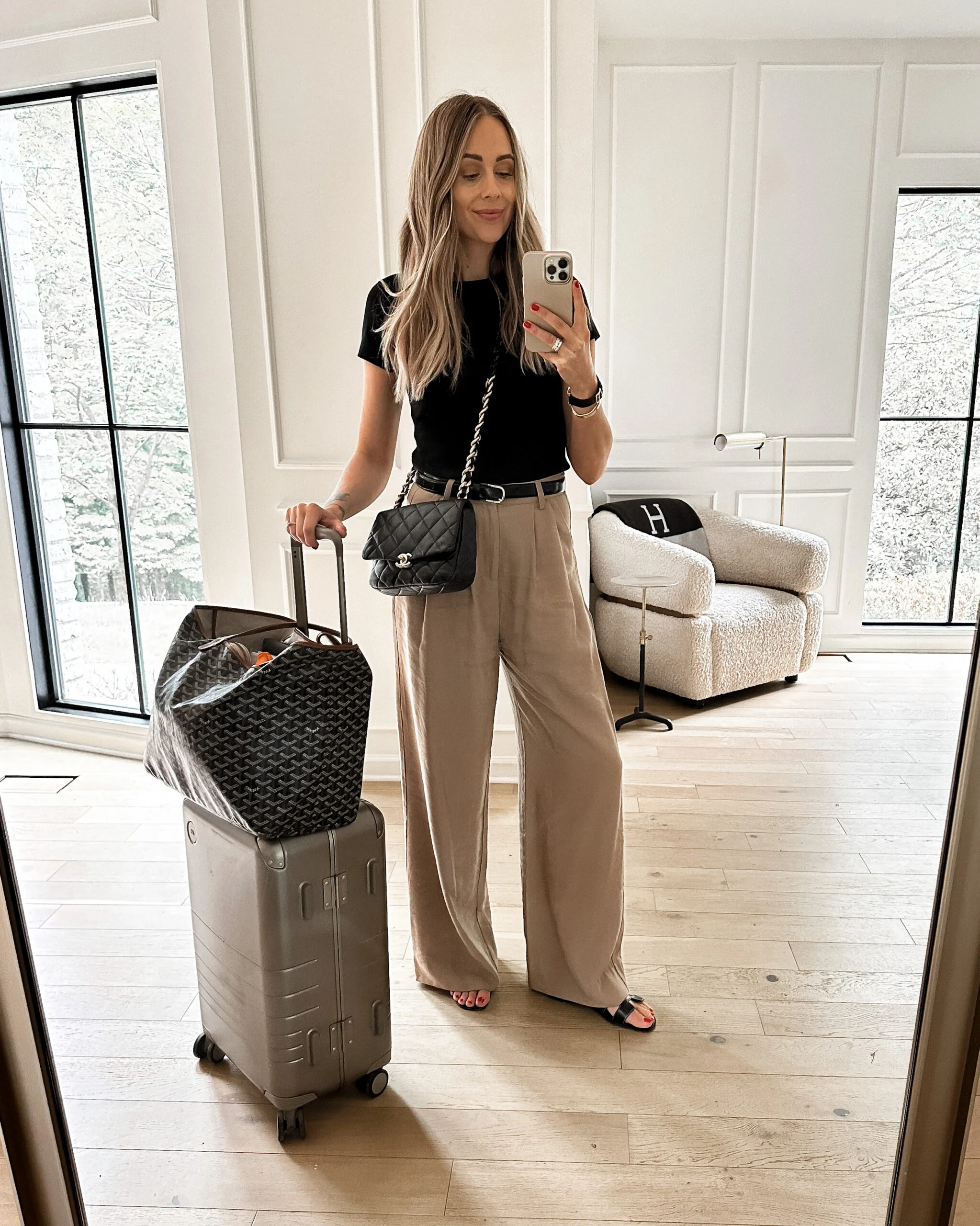 The Ultimate Guide to Airport Outfit Ideas for Comfort and Style - 1