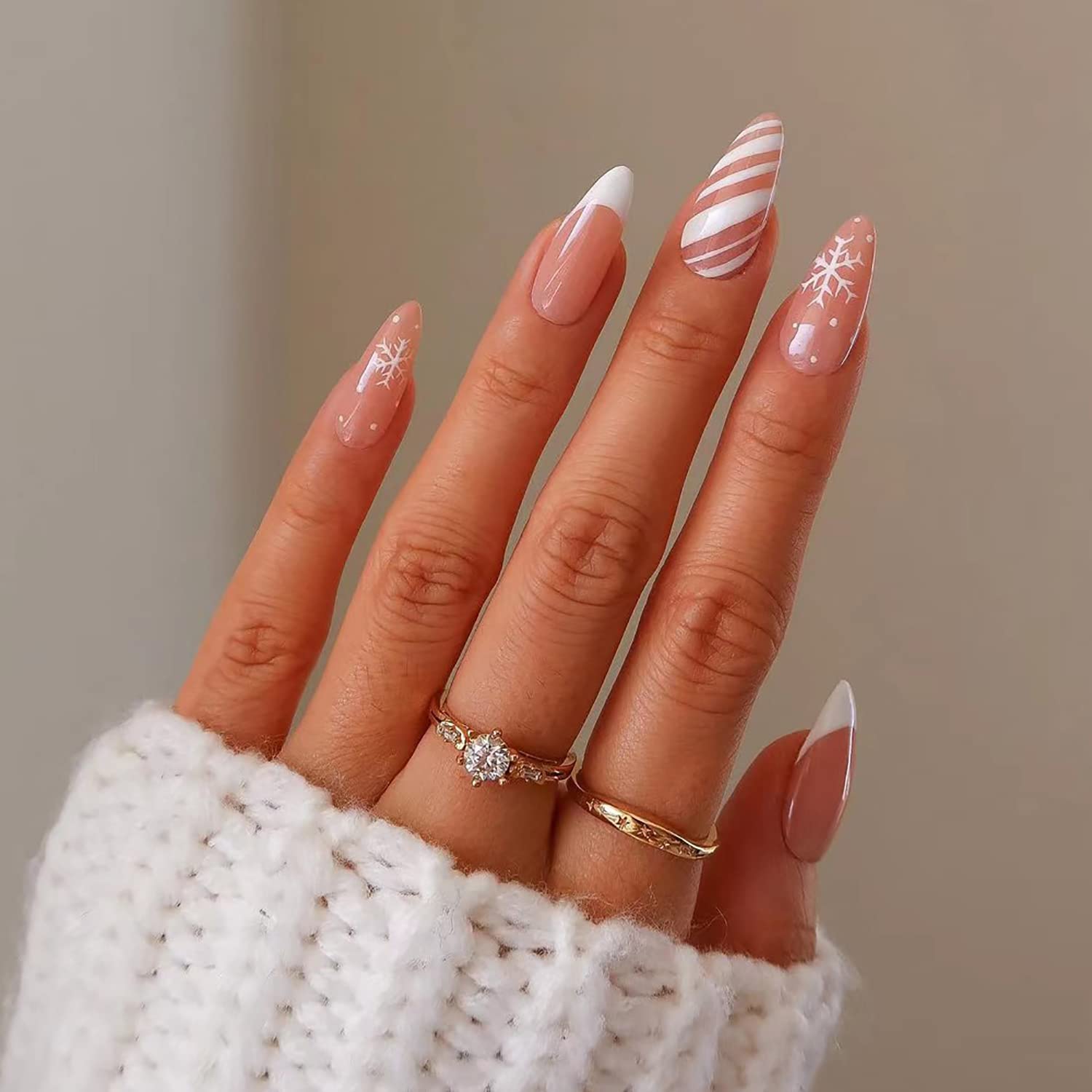 9 Trendy and Charming Holiday Nails Ideas You’ll Love This Season - 8