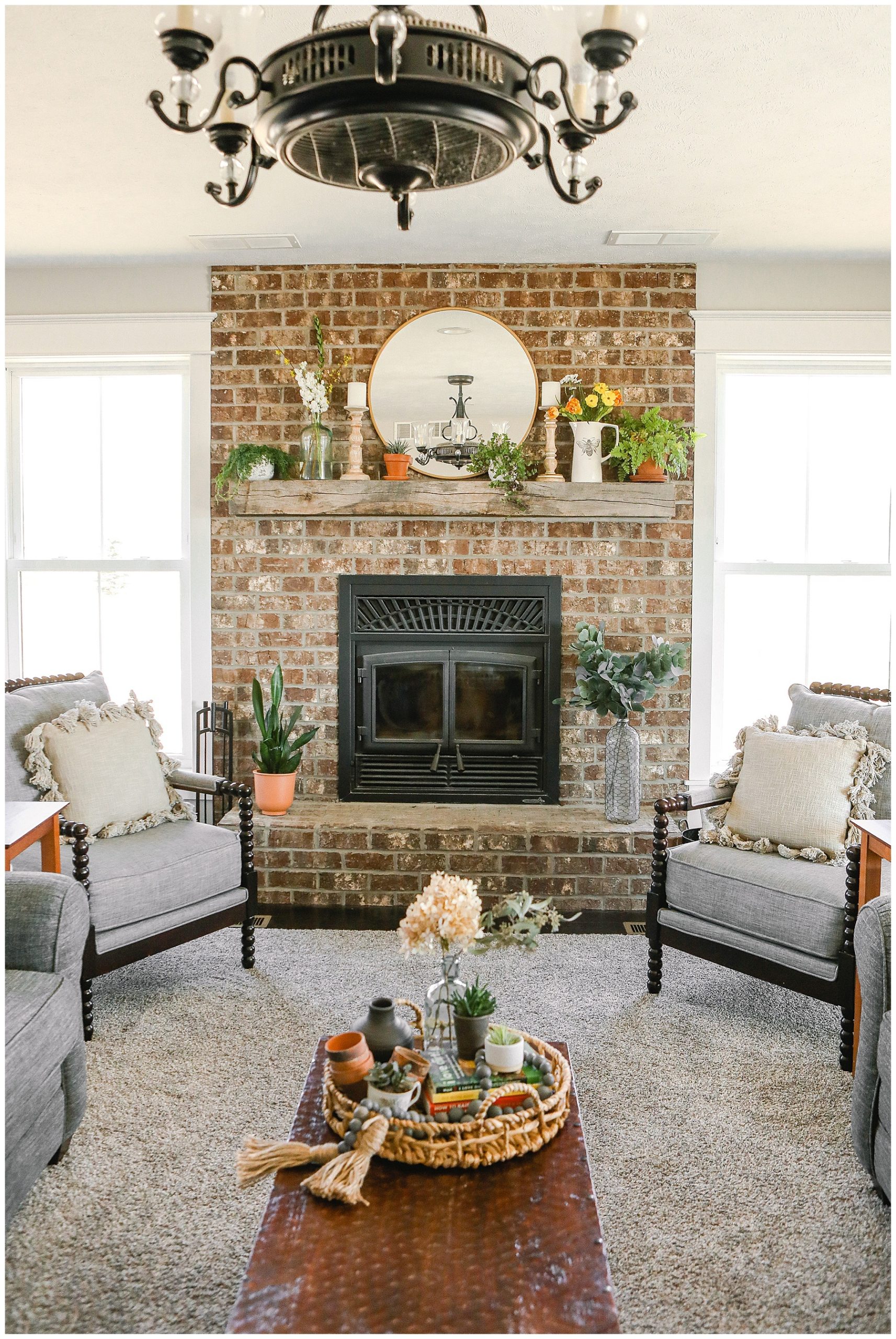 11 Charming Fireplace Ideas to Create a Warm and Stylish Home Atmosphere - 1