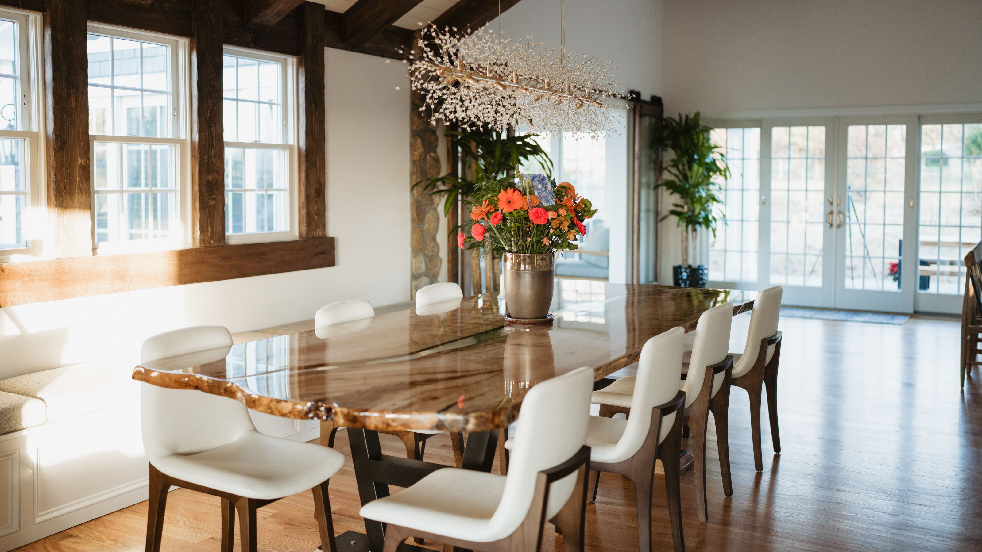 9 Stylish Modern Farmhouse Dining Room Ideas for a Warm Yet Refined Space - 1