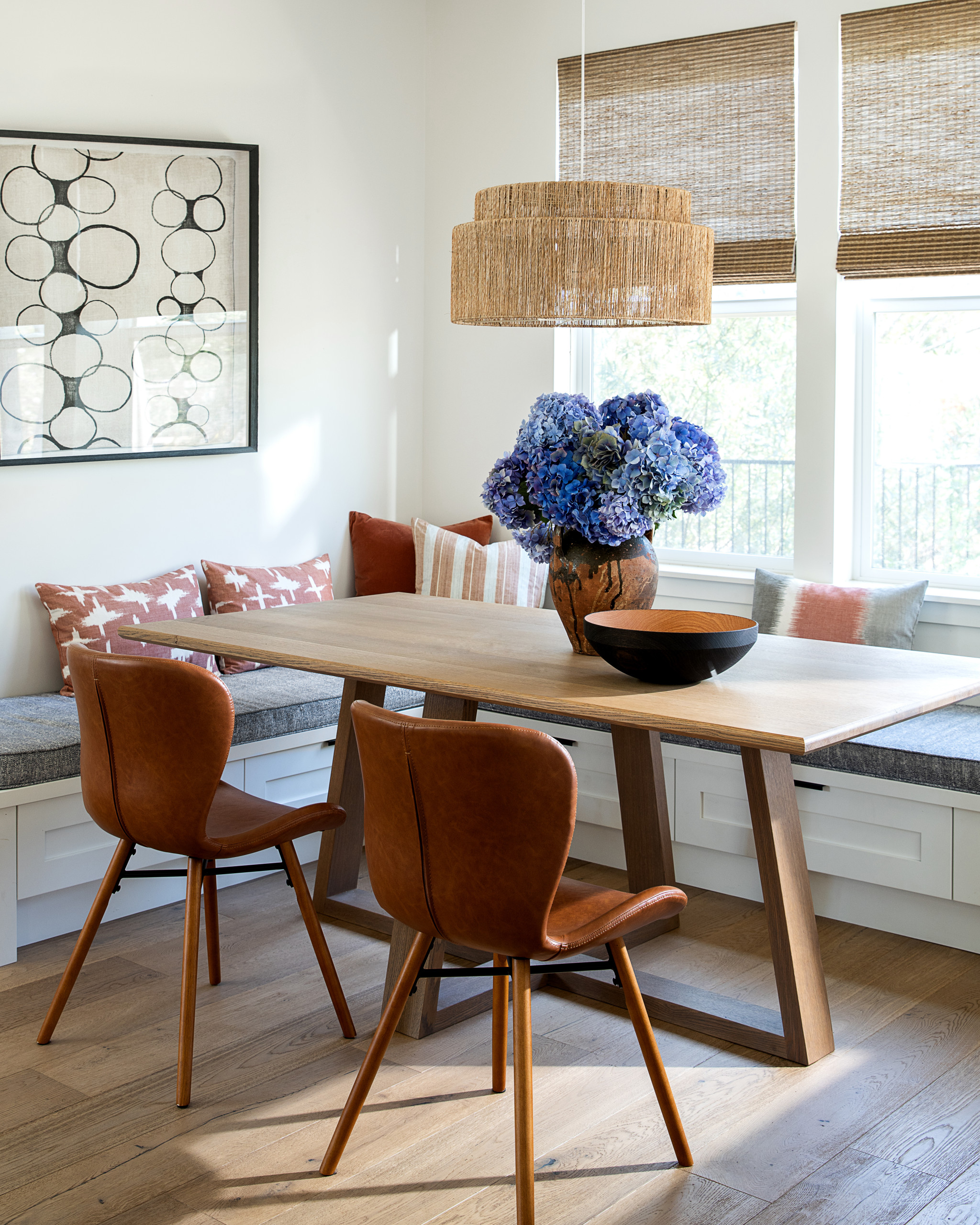 10 Charming Kitchen Table Ideas That Blend Style, Function, and Everyday Comfort - 7